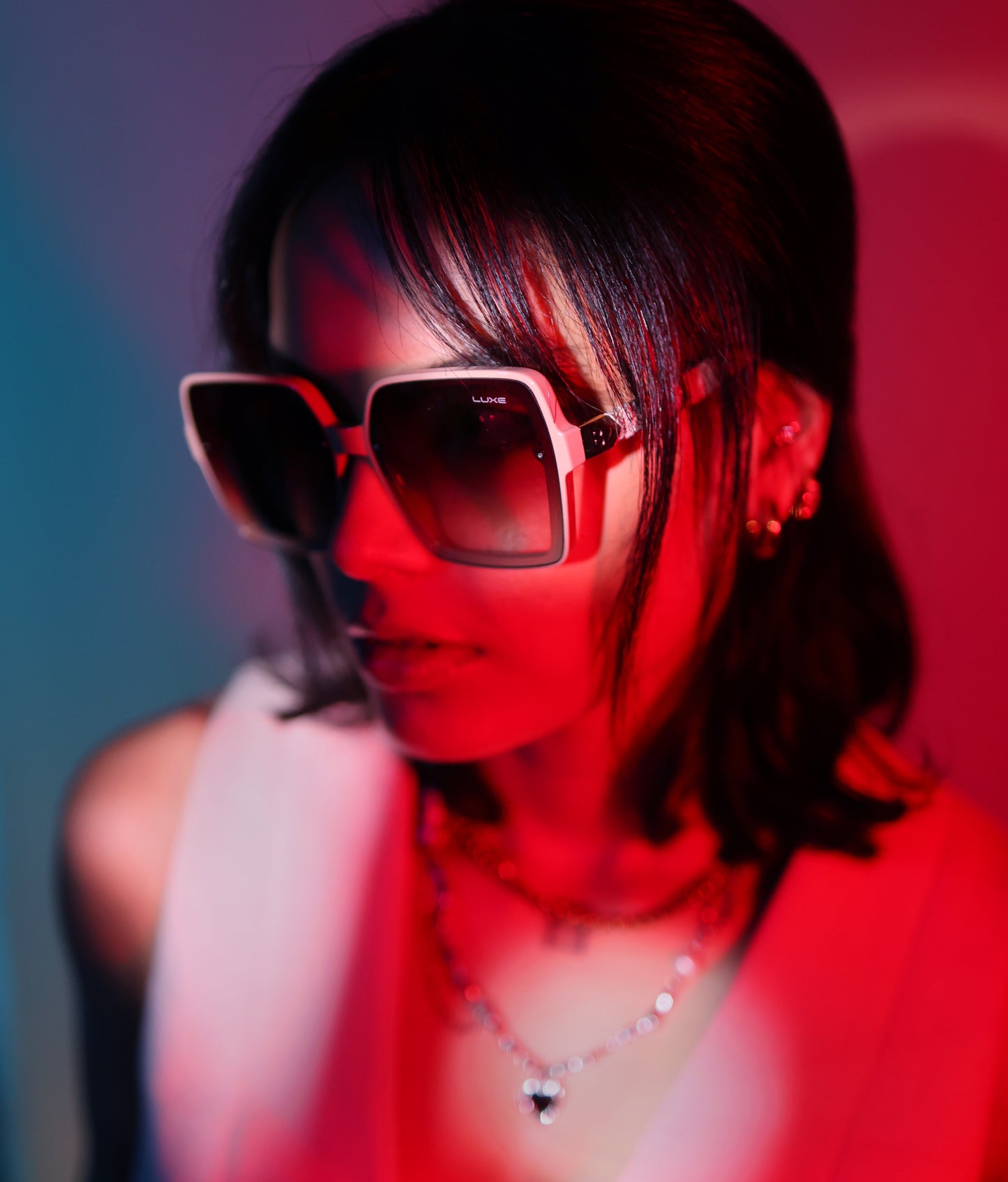 Luxe Shades "Urban Elegance" - Women's Chic Rectangular Sunglasses