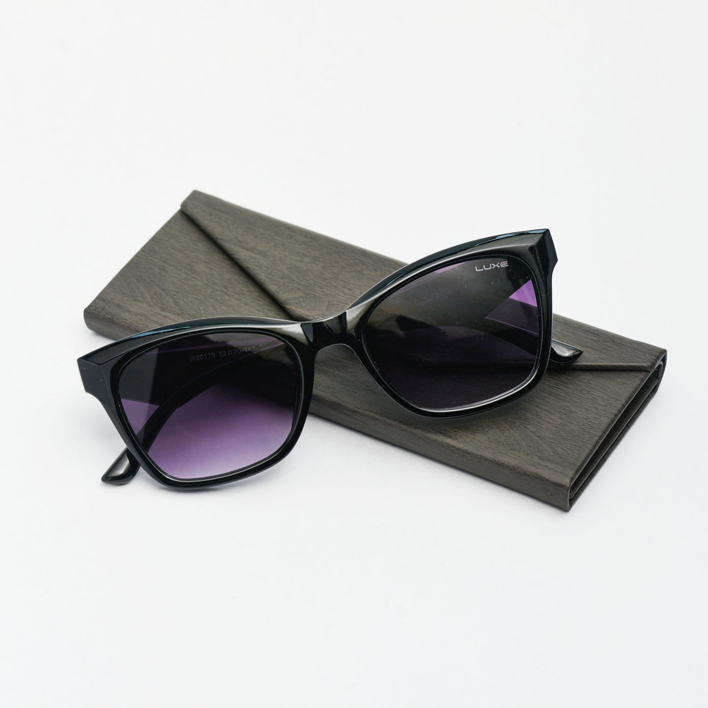 Luxe Shades "Radiant Aura" - Elegant Gradient Sunglasses with Textured Accents
