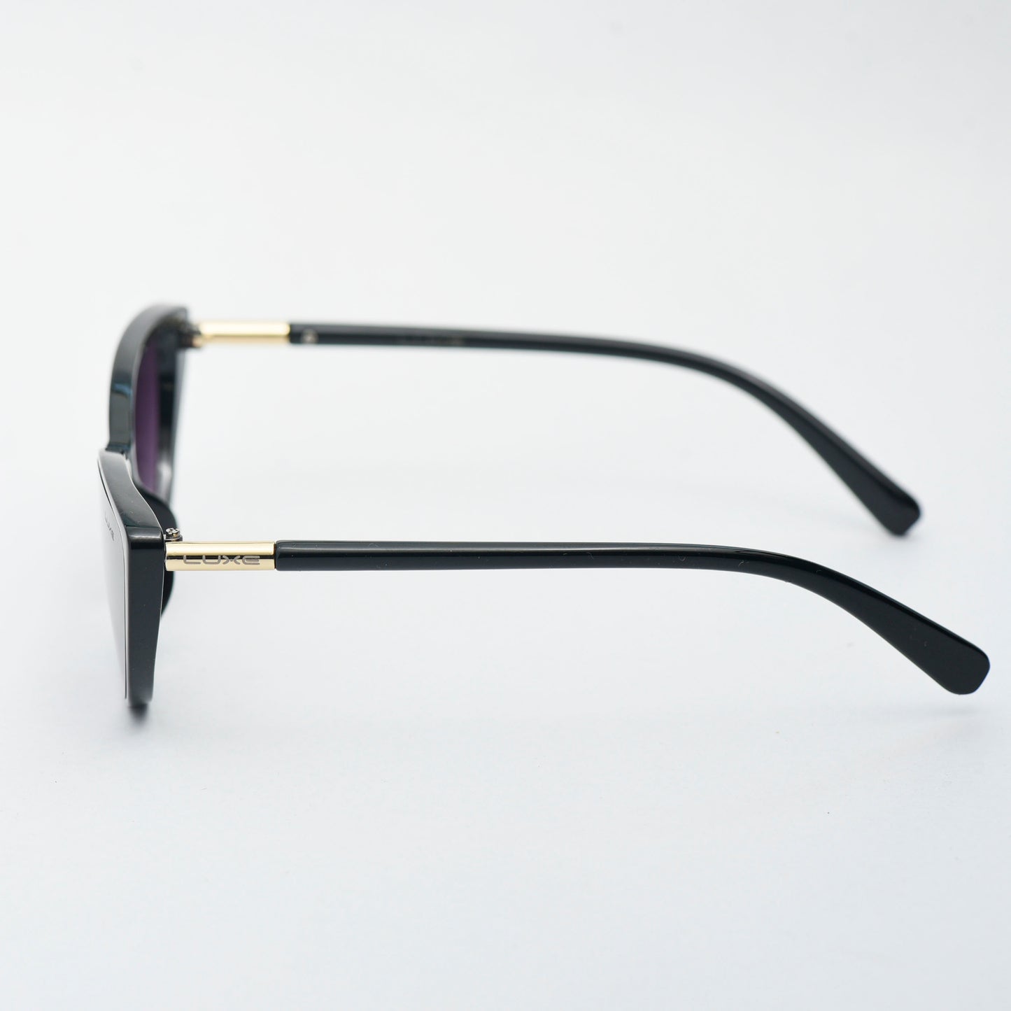 Luxe Shades "Glamour Purr" - Chic Black Cat-Eye Sunglasses with Gradient Lenses