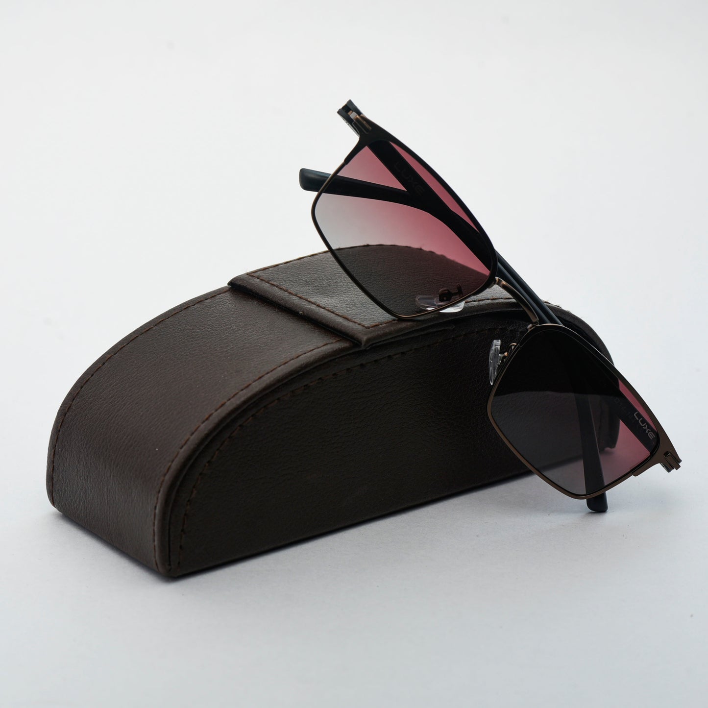 Classic Clubmaster Sunglasses – Timeless Elegance, Modern Edge